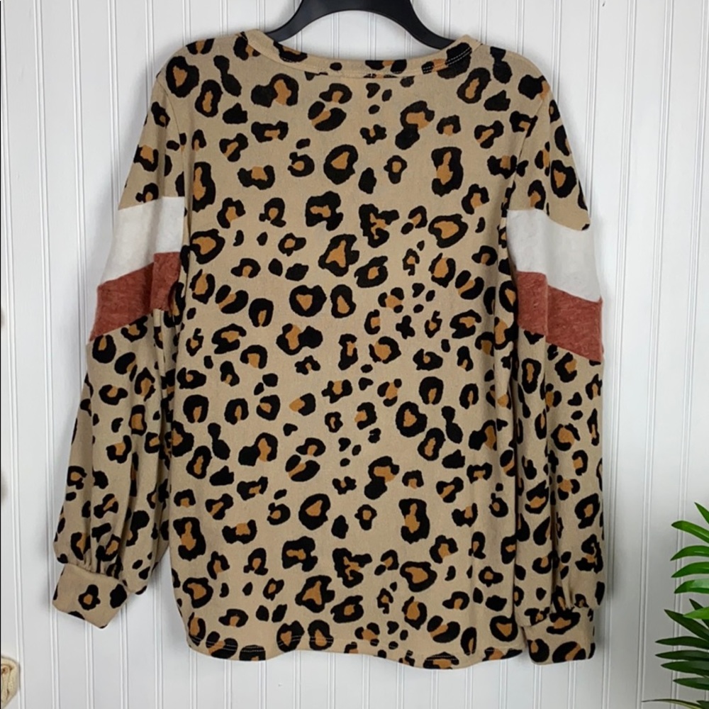 BLUE BUTTERCUP Leoprad Print Top - Picture 4 of 7